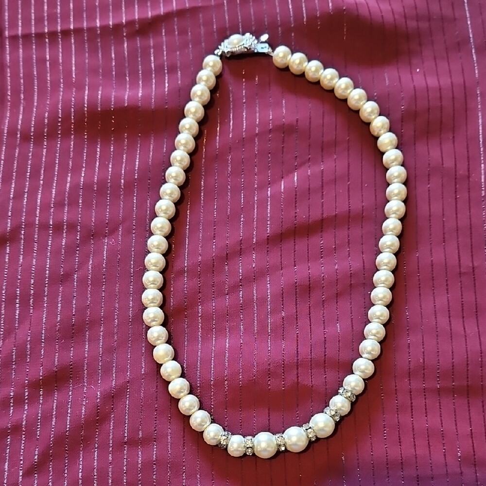 7 Assorted Handmade Faux Pearl Necklaces - Picture 3 of 8